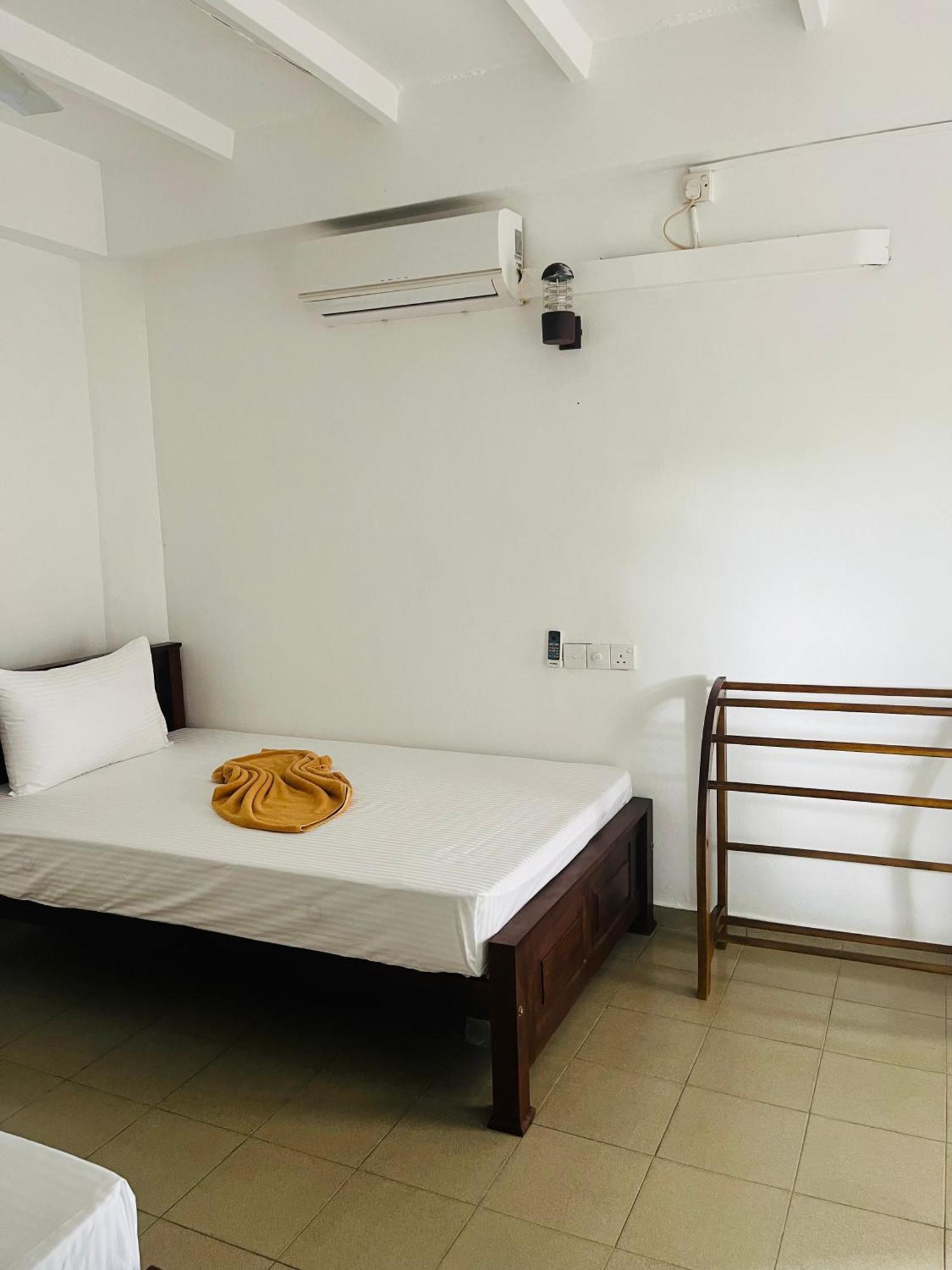 Crystal Wave Holiday Resort Polhena Matara Exterior photo