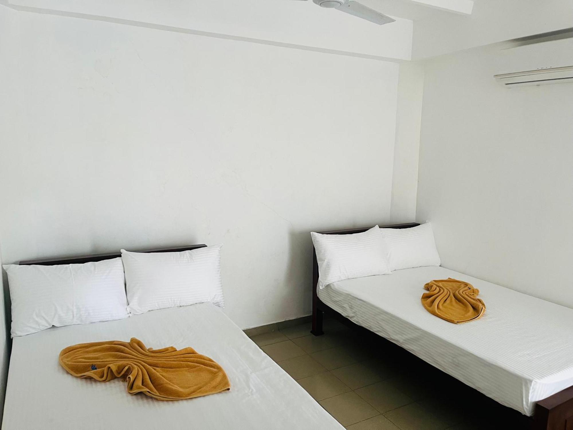 Crystal Wave Holiday Resort Polhena Matara Exterior photo