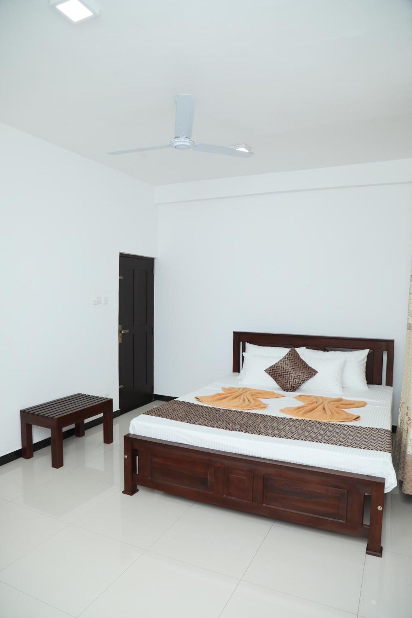 Crystal Wave Holiday Resort Polhena Matara Exterior photo