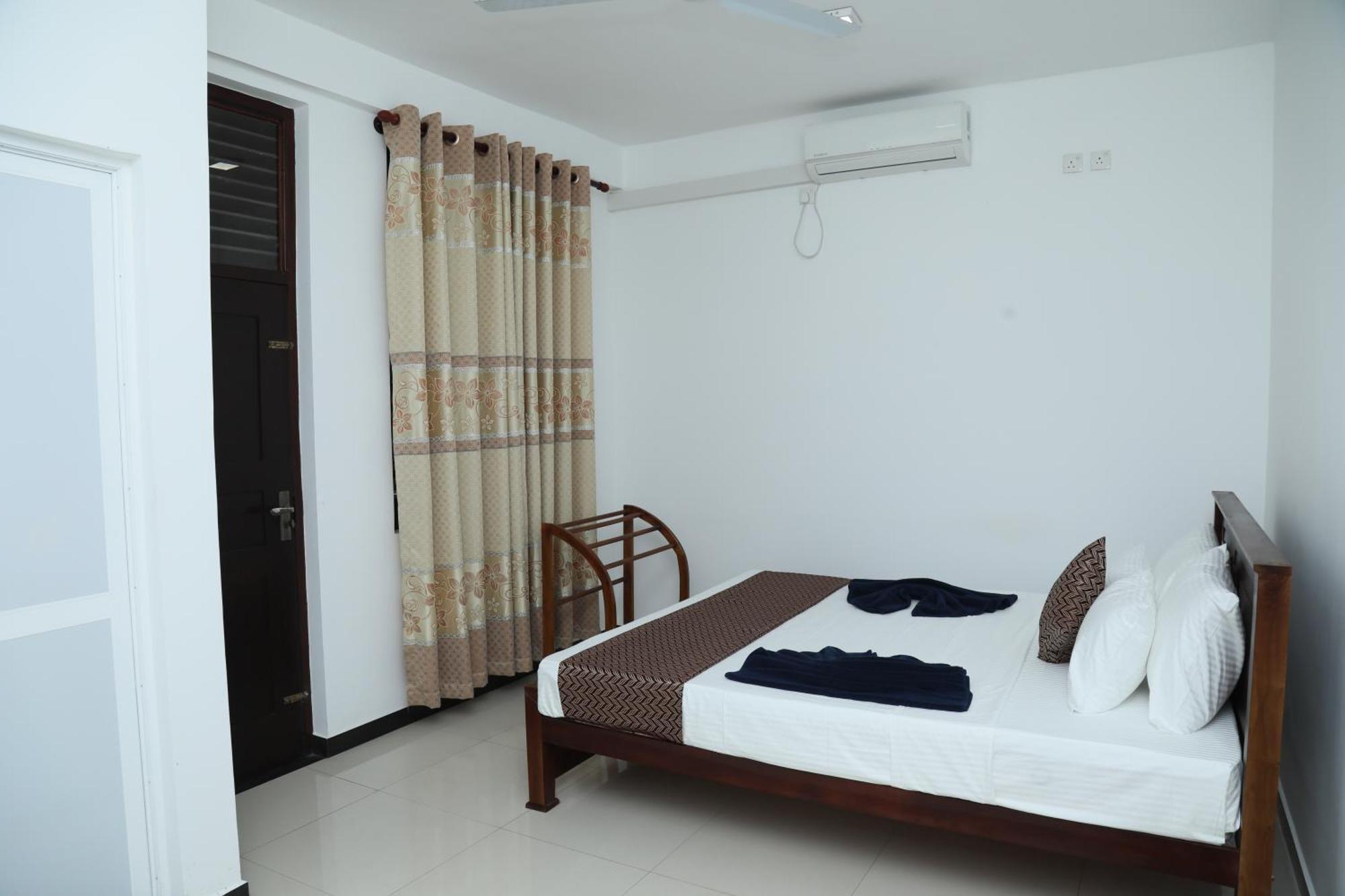 Crystal Wave Holiday Resort Polhena Matara Exterior photo