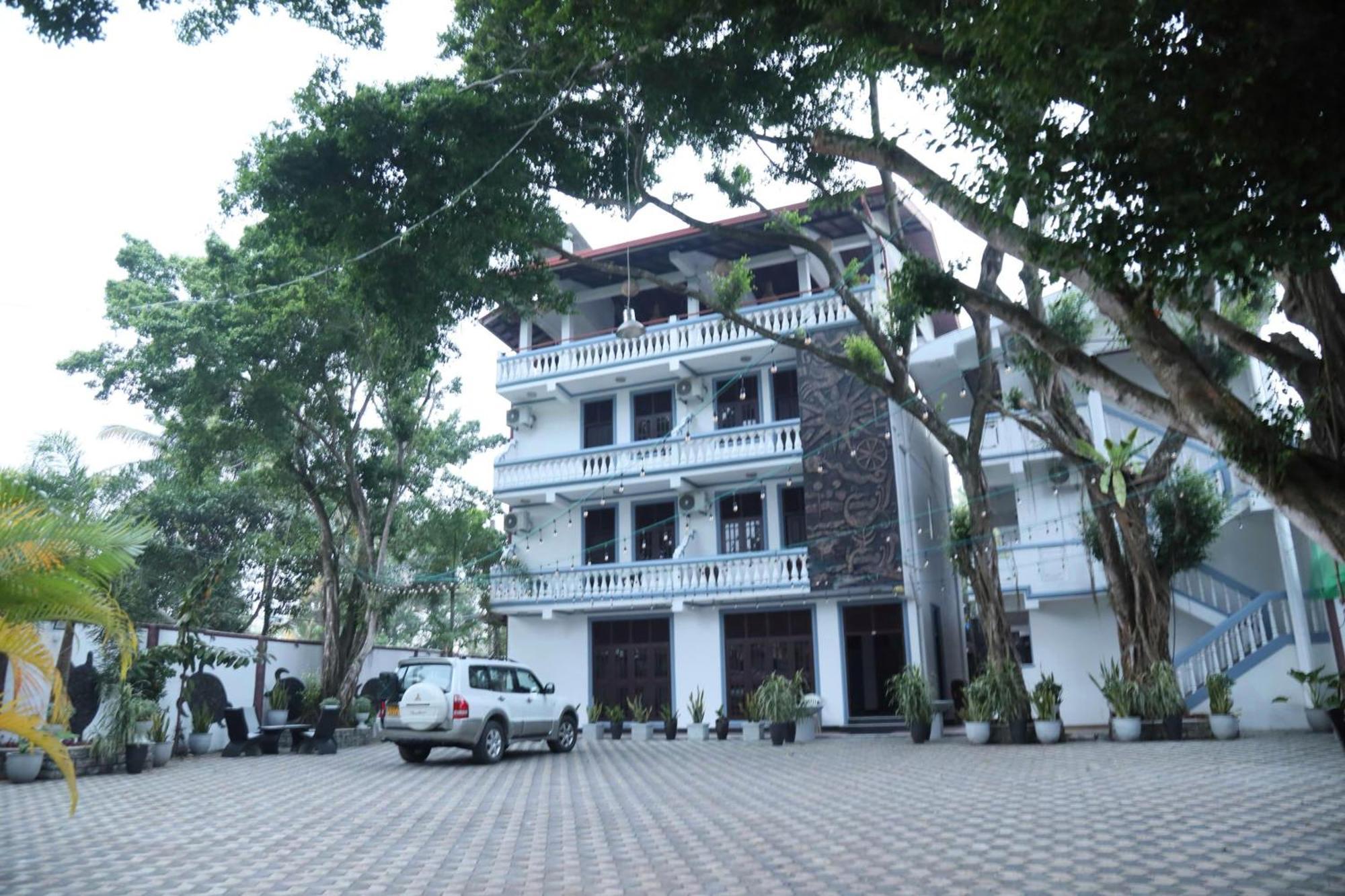 Crystal Wave Holiday Resort Polhena Matara Exterior photo