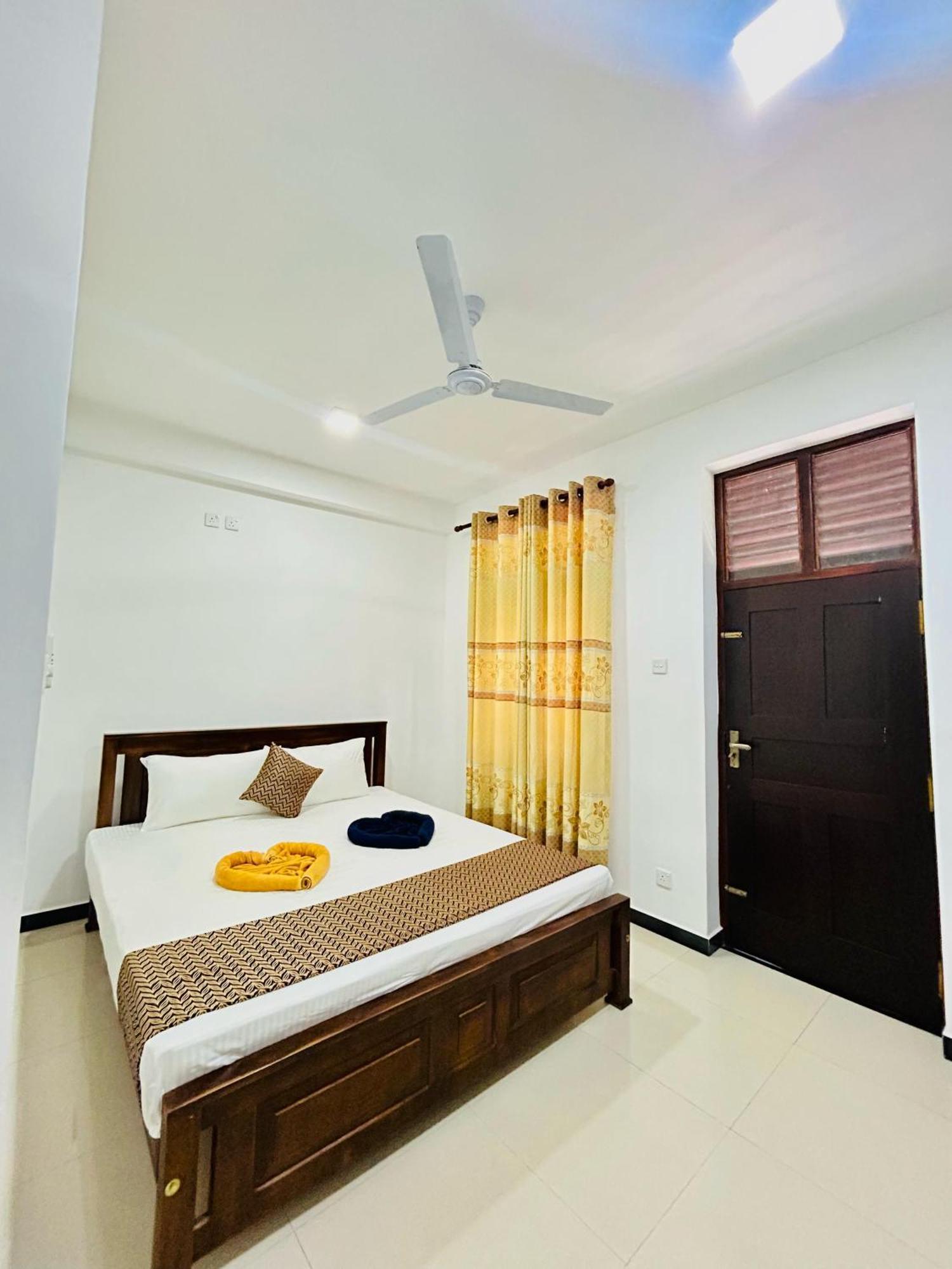 Crystal Wave Holiday Resort Polhena Matara Exterior photo