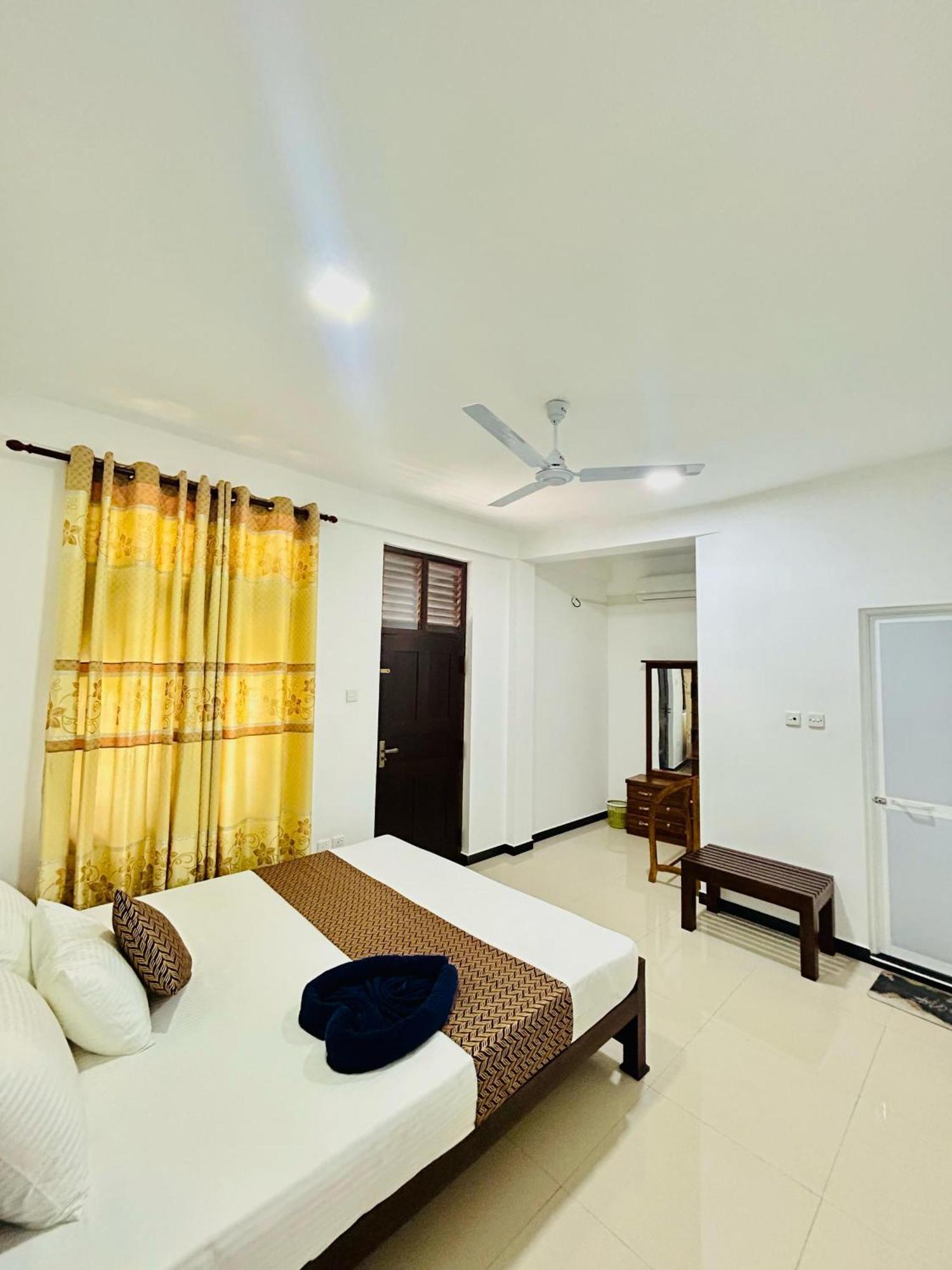 Crystal Wave Holiday Resort Polhena Matara Exterior photo